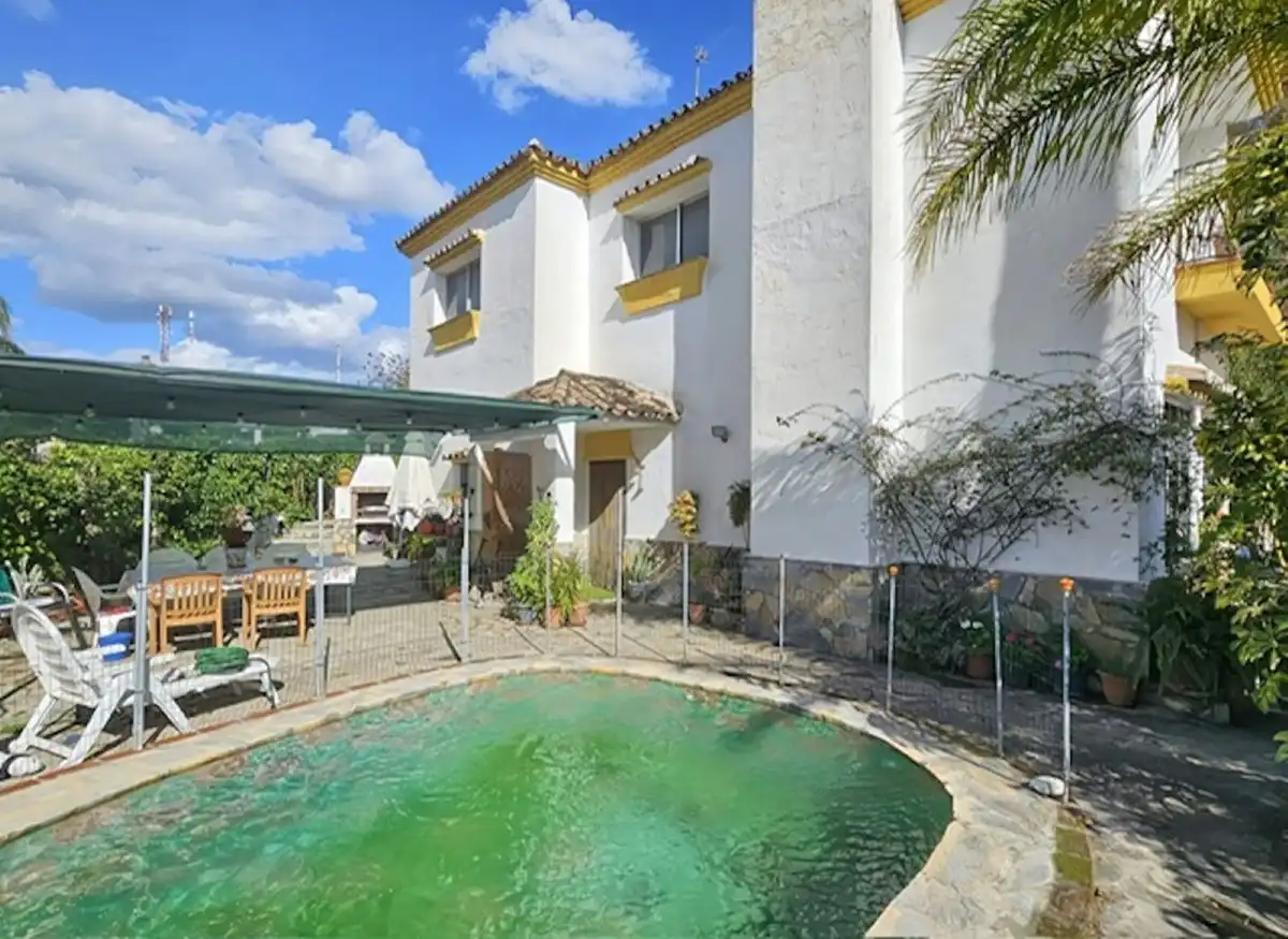 Vista exterior de Casa o chalet en venta en Marbella con Aire acondicionado, Jardín privado y Terraza