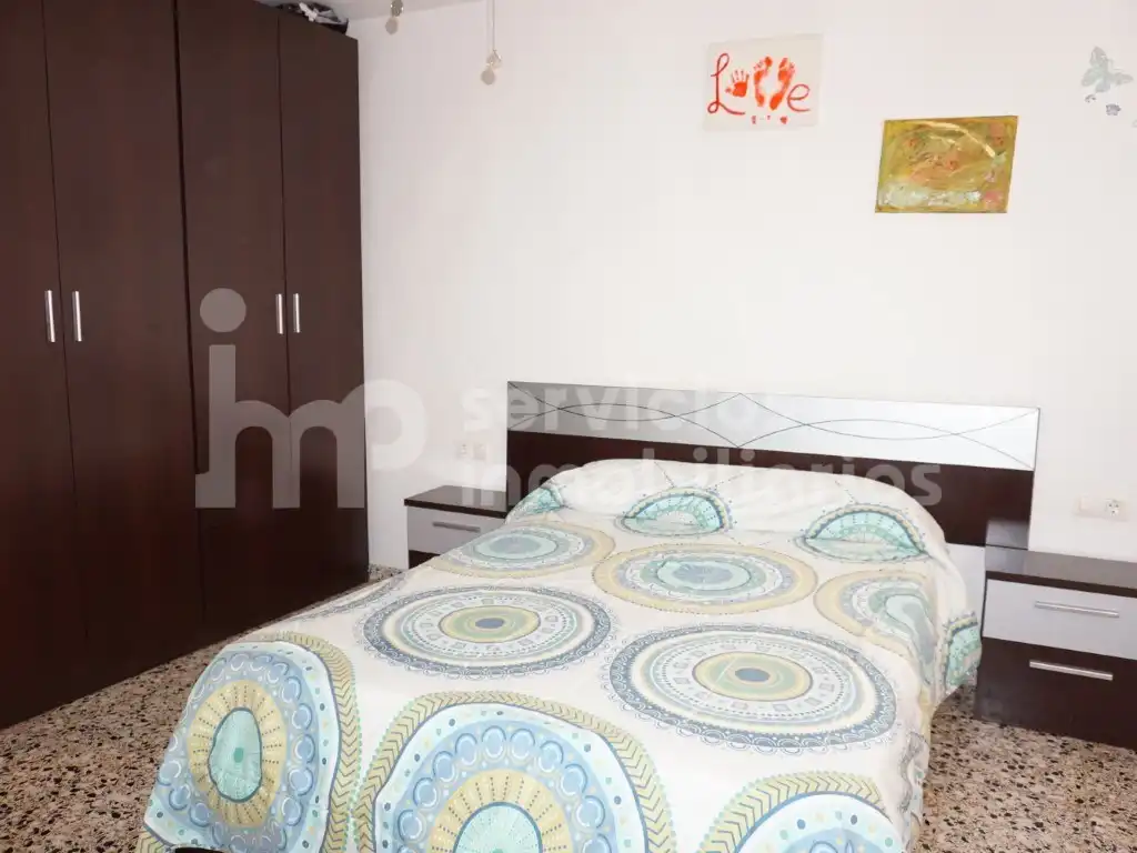 Habitación de Casa adosada en venta en Benamocarra con Jardín privado, Terraza y Amueblado