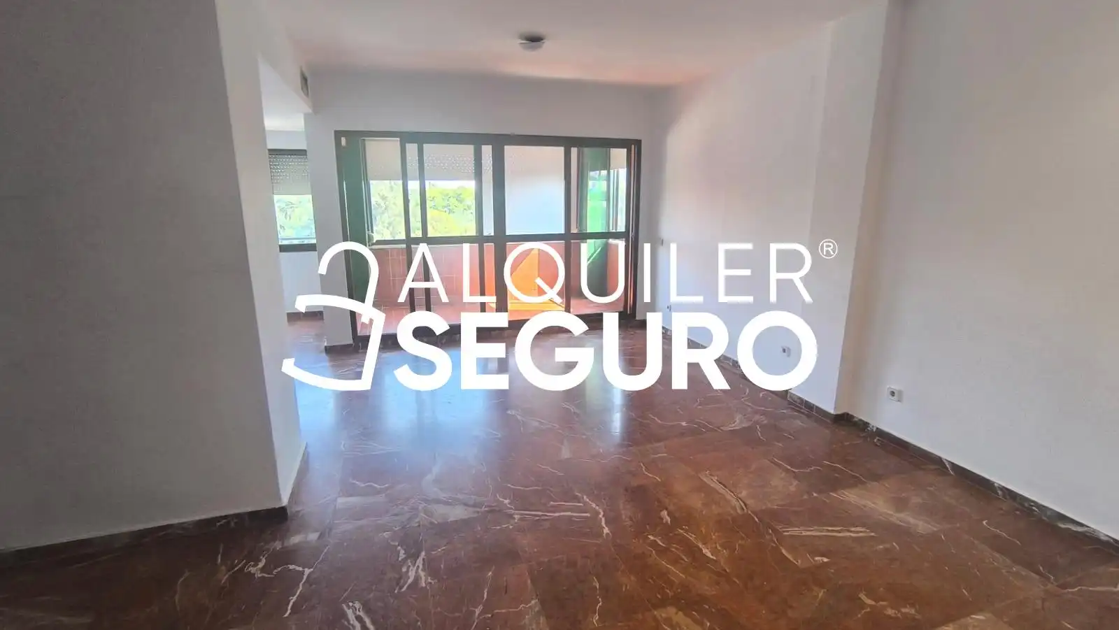 Vista exterior de Pis de lloguer en Sevilla amb Aire condicionat, Terrassa i Piscina