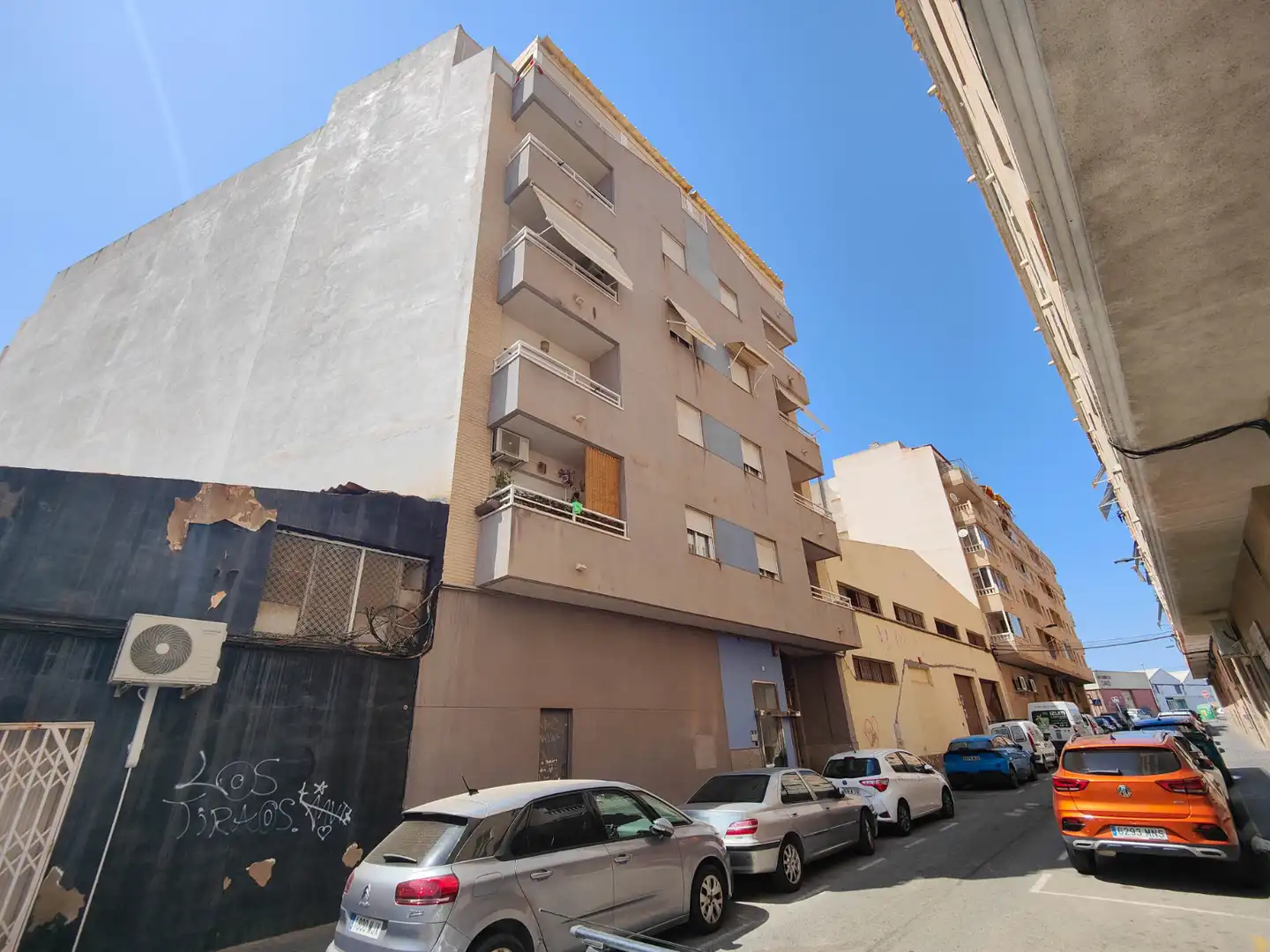 Außenansicht von Dachboden zur Miete in Torrevieja mit Terrasse, Möbliert und Ofen