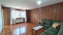 Sala d'estar de Casa o xalet en venda en Santiago de Compostela  amb Calefacció, Terrassa i Balcó