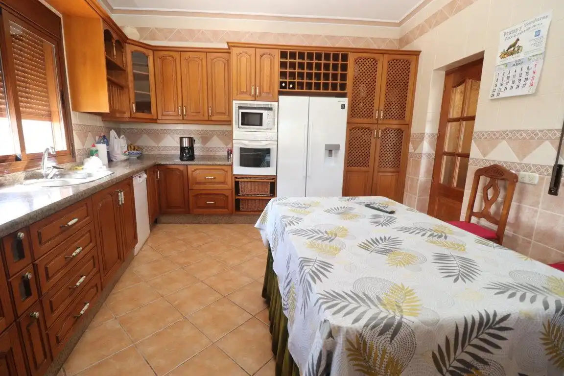 Cocina de Casa o chalet de alquiler en Guaro con Jardín privado, Terraza y Trastero