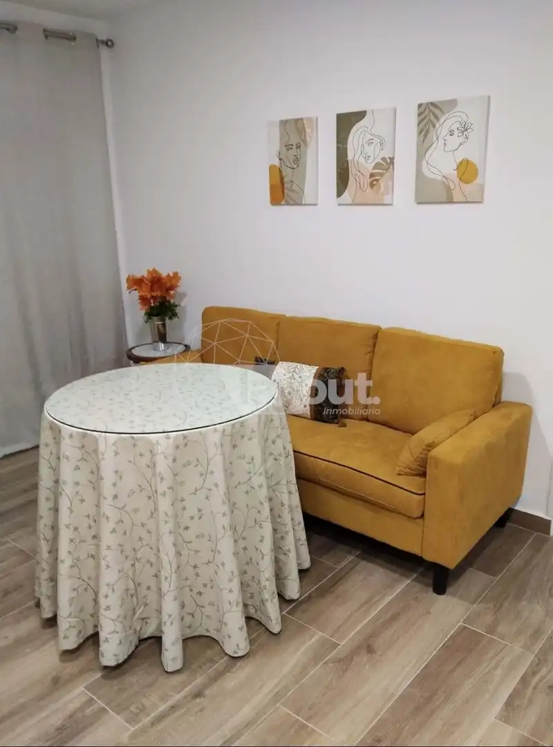 Wohnzimmer von Wohnung zur Miete in Plasencia mit Klimaanlage und Terrasse