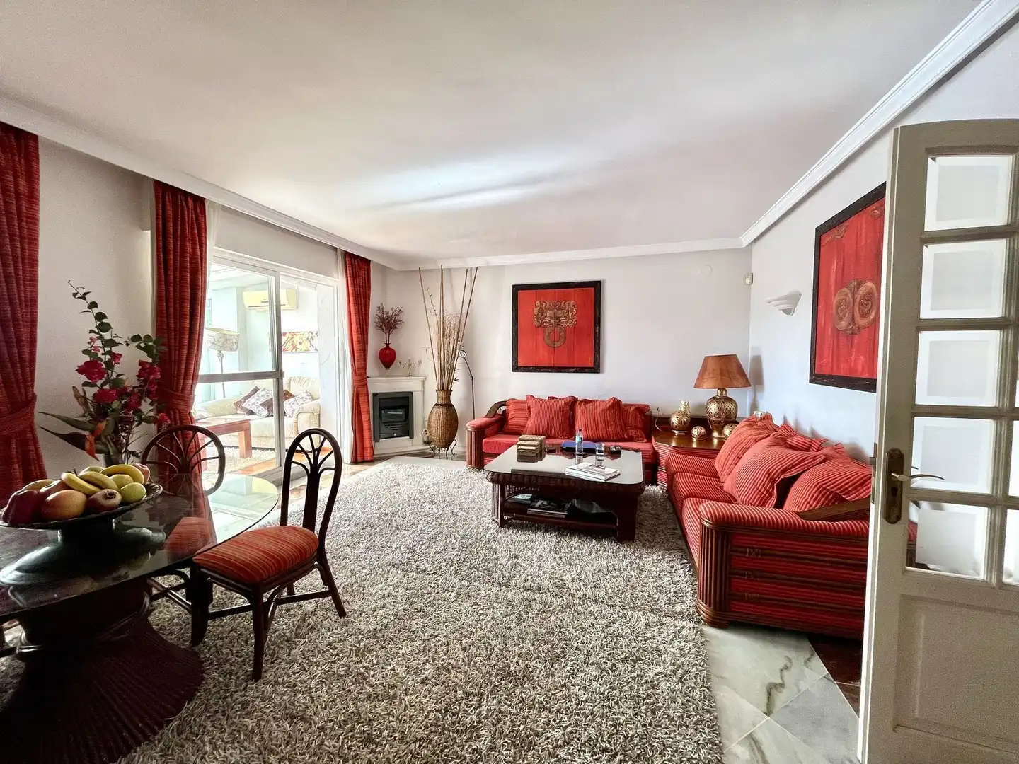 Sala de estar de Dúplex en venta en Marbella con Aire acondicionado, Trastero y Piscina comunitaria