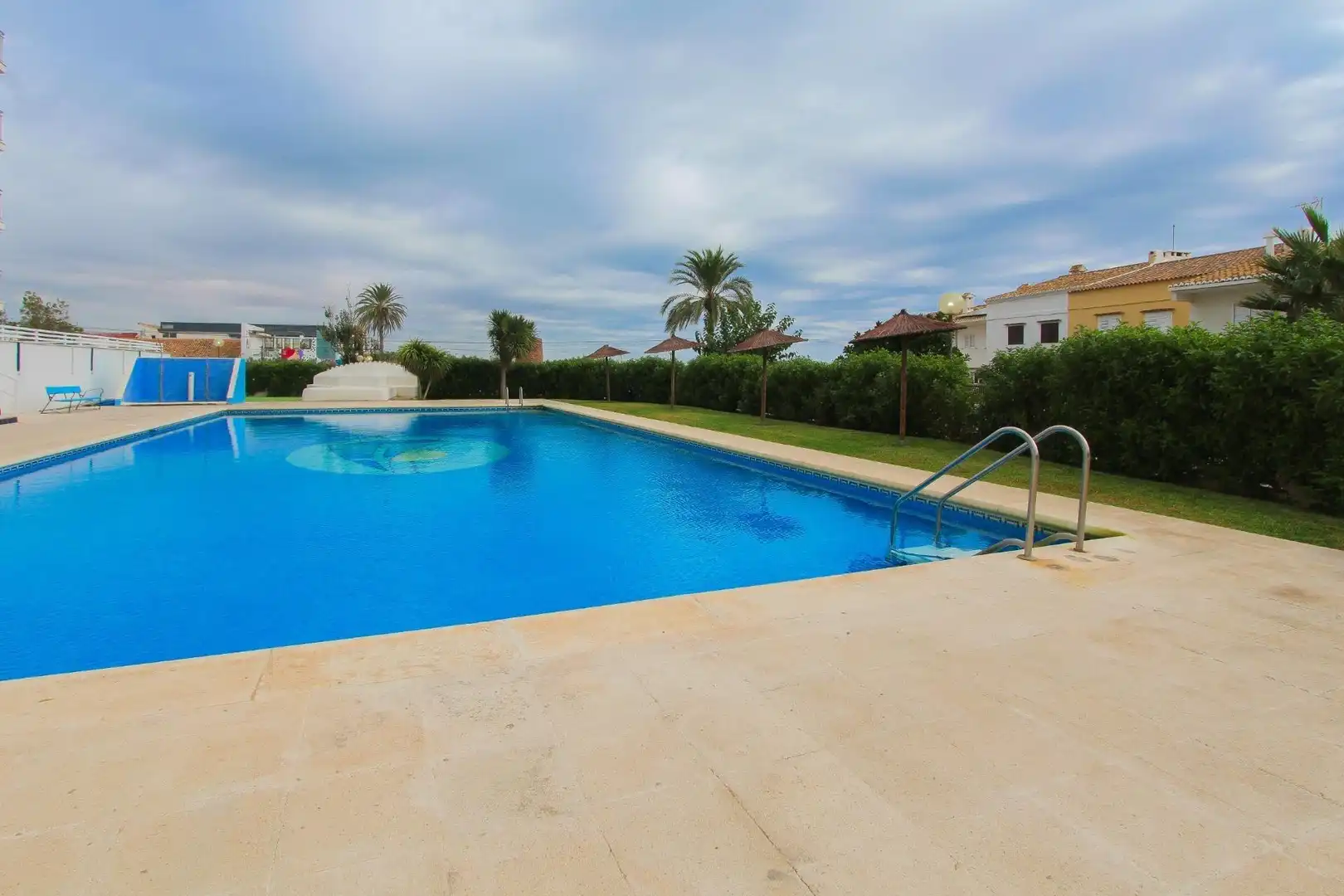 Piscina de Casa adosada en venda en El Puig de Santa Maria amb Jardí privat, Terrassa i Balcó