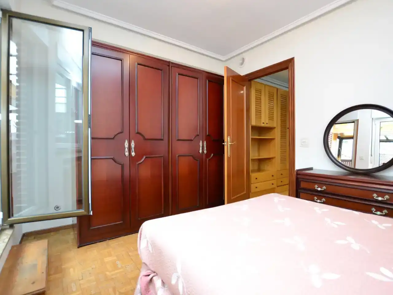 Dormitori de Àtic en venda en Oviedo  amb Parquet, Traster i Moblat