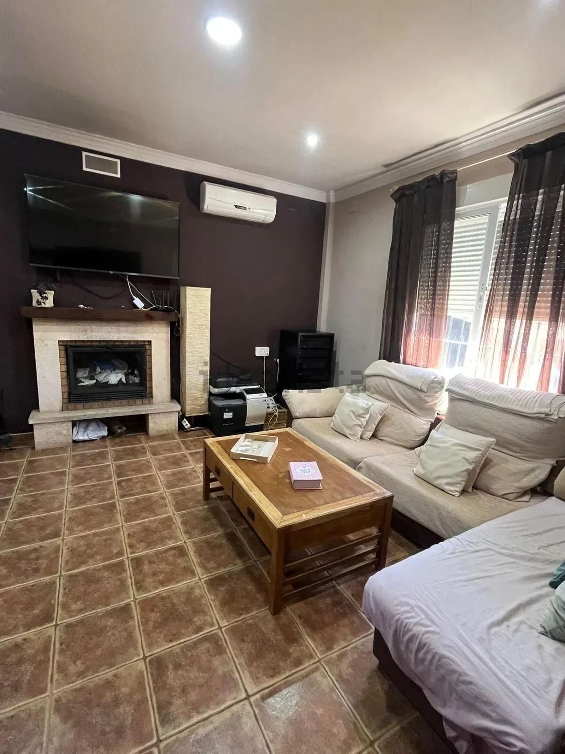 Sala d'estar de Casa o xalet de lloguer en El Casar de Escalona amb Calefacció, Jardí privat i Traster