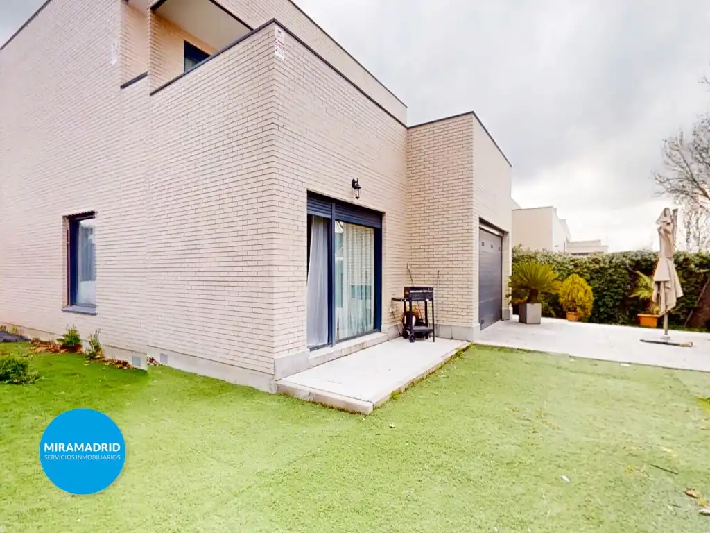 Vista exterior de Casa o xalet en venda en Paracuellos de Jarama amb Aire condicionat
