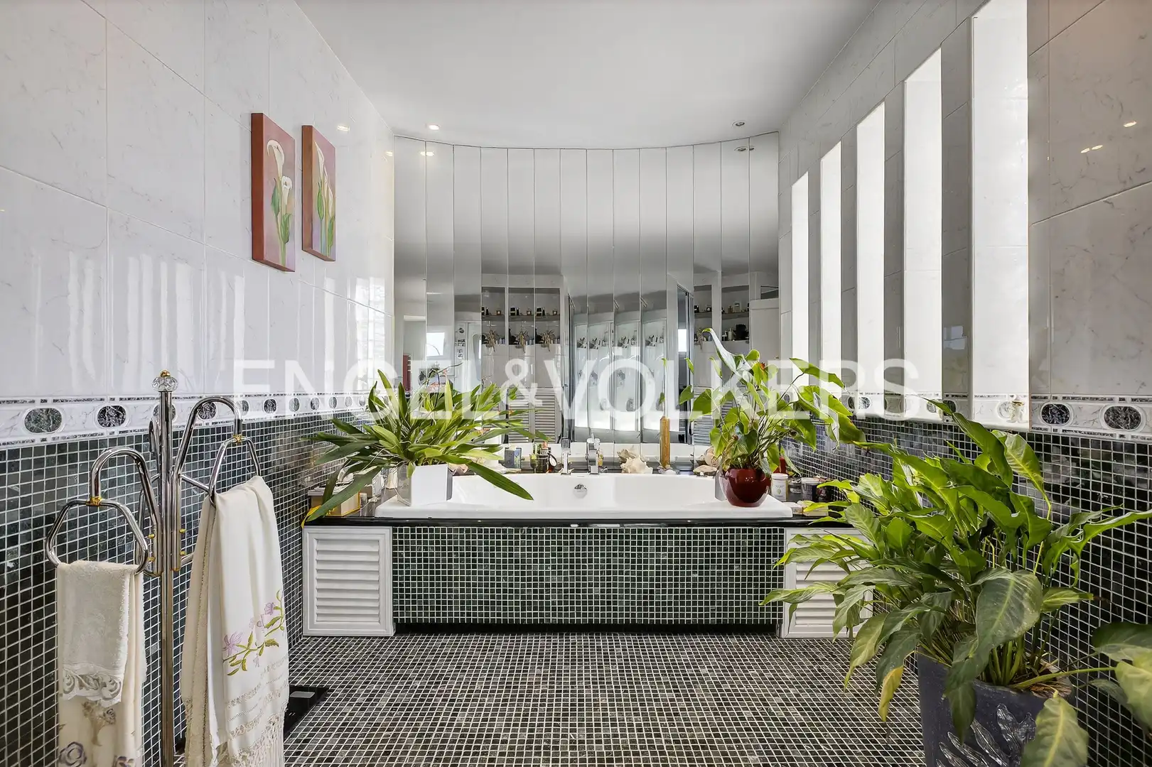 Bathroom of Houses for sale in Dos Hermanas  with Air Conditioner, Heating and Private garden