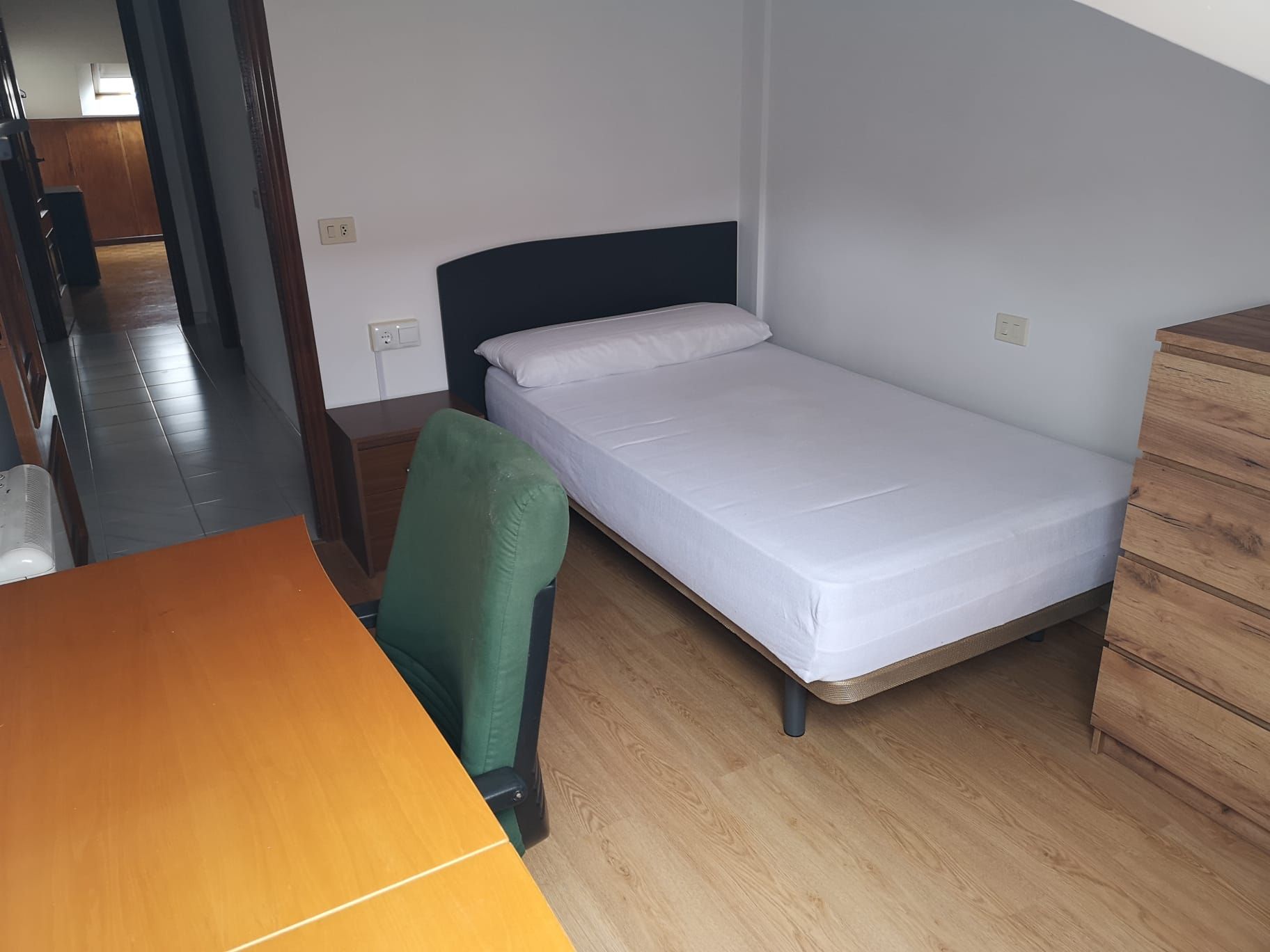 Bedroom of Attic to rent in Santiago de Compostela   with Heating and Furnished
