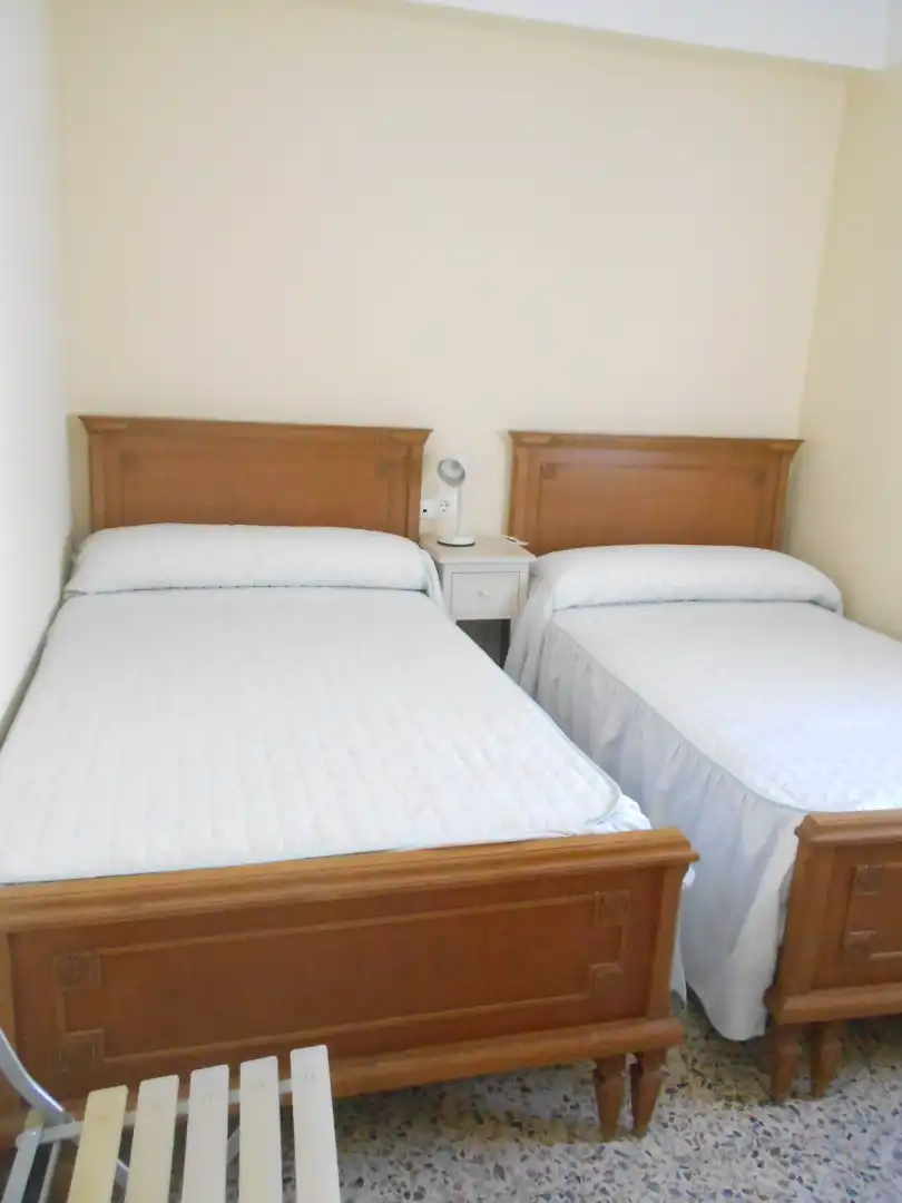 Habitación de Piso de alquiler en  Logroño con Calefacción, Amueblado y Horno