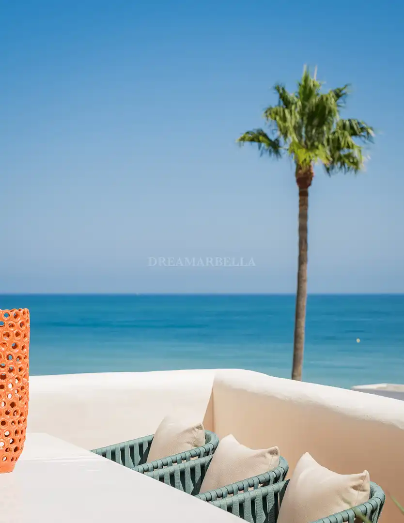 Außenansicht von Dachboden zum Verkauf in Estepona mit Klimaanlage, Terrasse und Abstellraum