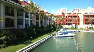 Vista exterior de Edificio en venta en Los Barrios con Alarma
