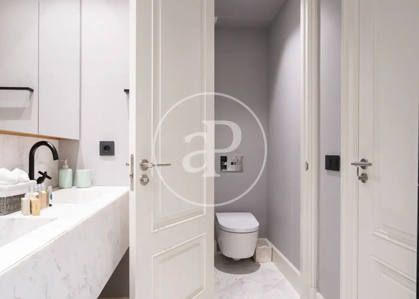 Badezimmer von Wohnung zur Miete in Barrio de Salamanca