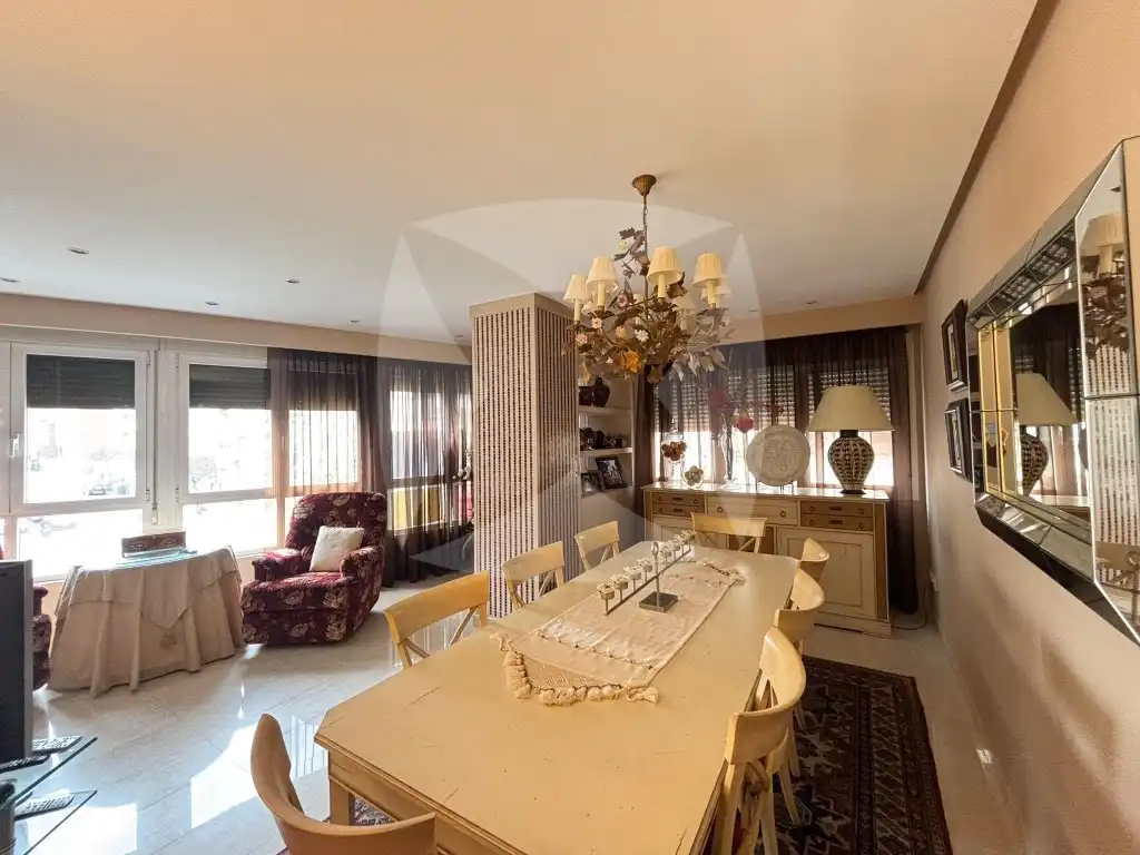 Menjador de Pis en venda en Badajoz Capital amb Aire condicionat i Forn