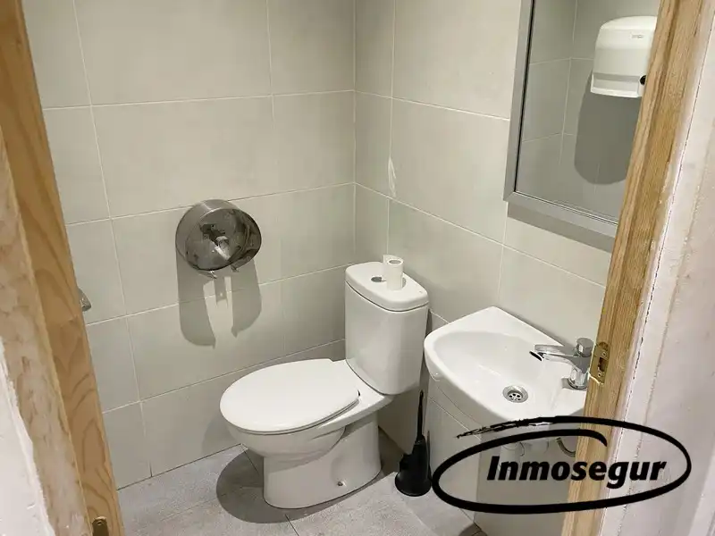 Baño de Local en venta en Salou con Aire acondicionado, Calefacción y Terraza