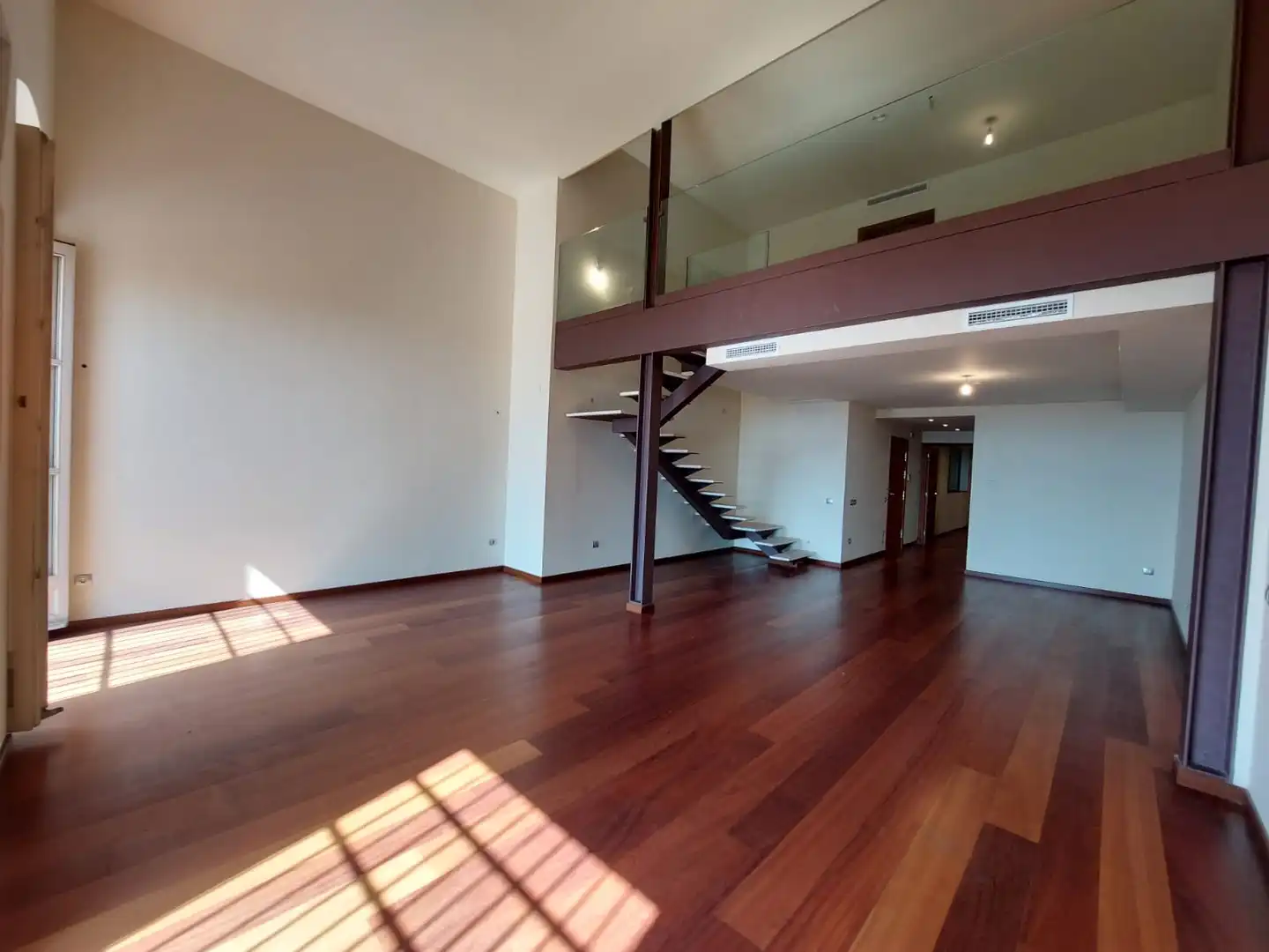 Dúplex de alquiler en Calle Estany, Nou Eixample Sud