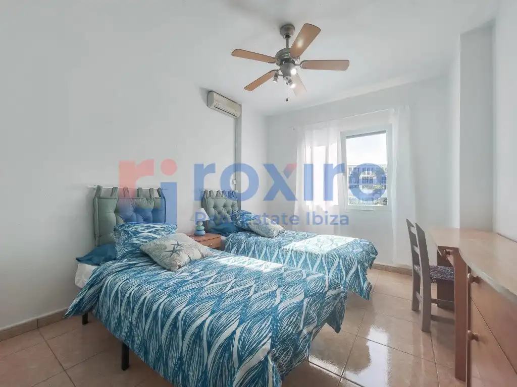 Dormitori de Apartament de lloguer en Sant Antoni de Portmany amb Aire condicionat, Terrassa i Moblat