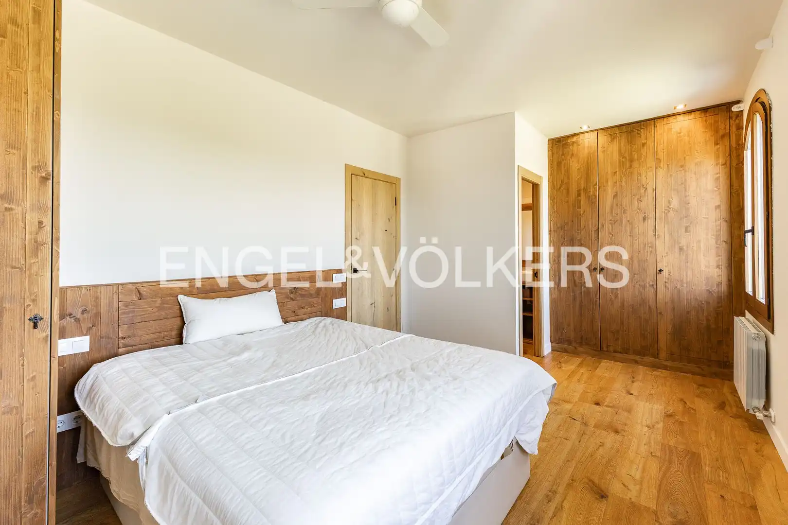 Schlafzimmer von Haus oder Chalet zum Verkauf in La Vall d'en Bas mit Heizung und Privatgarten
