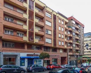 Vista exterior de Pis en venda en Oviedo  amb Terrassa i Balcó