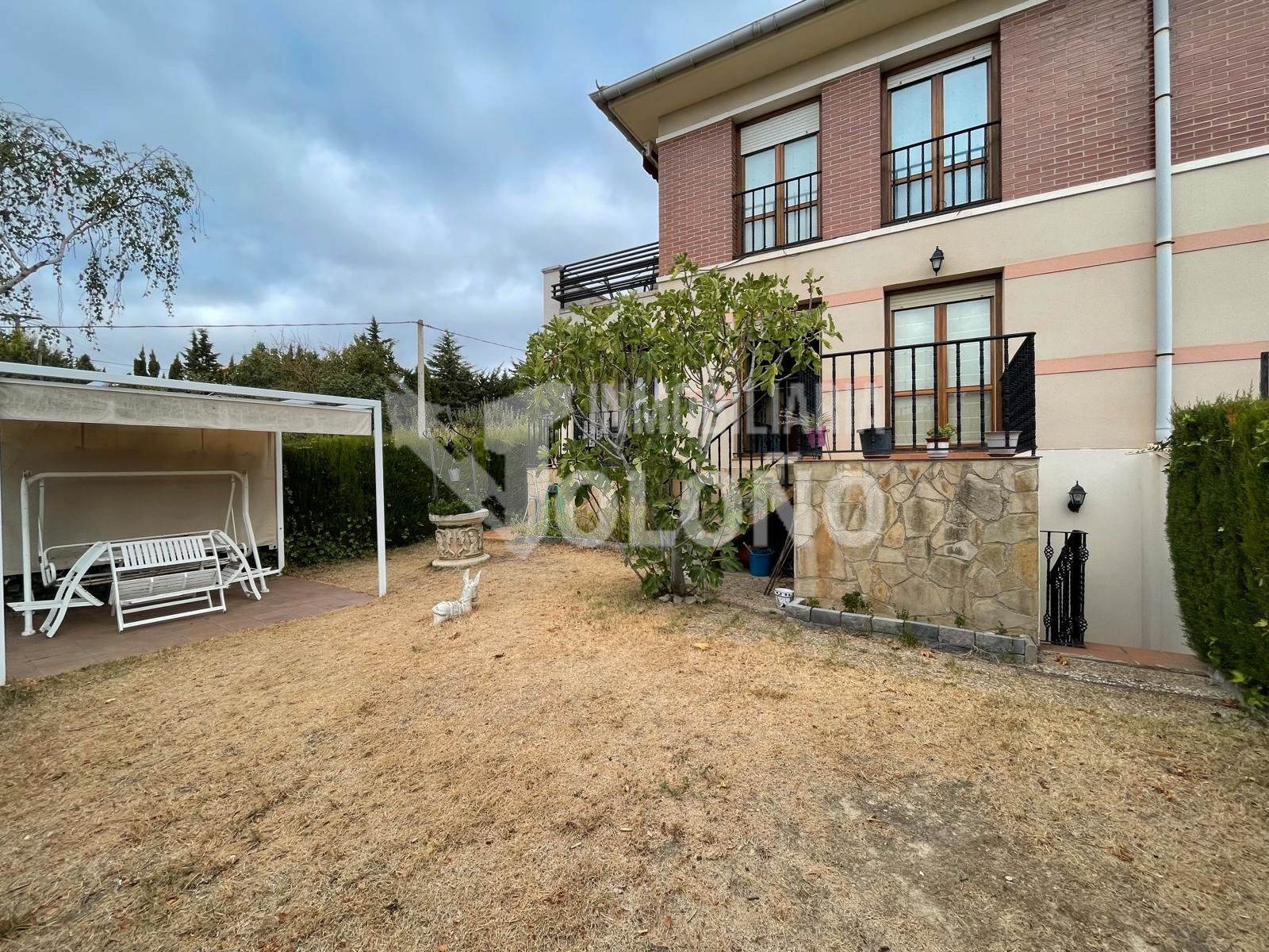 Casa adosada en venda en Labastida / Bastida amb Calefacció, Jardí privat i Parquet