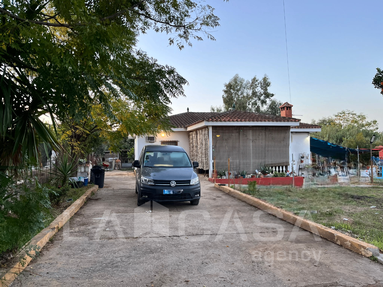 Vista exterior de Casa o xalet en venda en Carmona amb Aire condicionat, Traster i Piscina