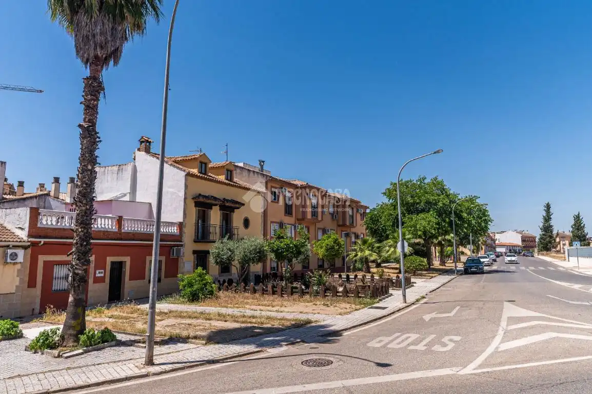 Vista exterior de Casa adosada en venta en Linares