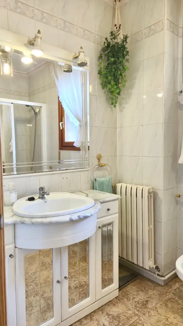 Baño de Piso en venta en Corella con Calefacción, Terraza y Amueblado
