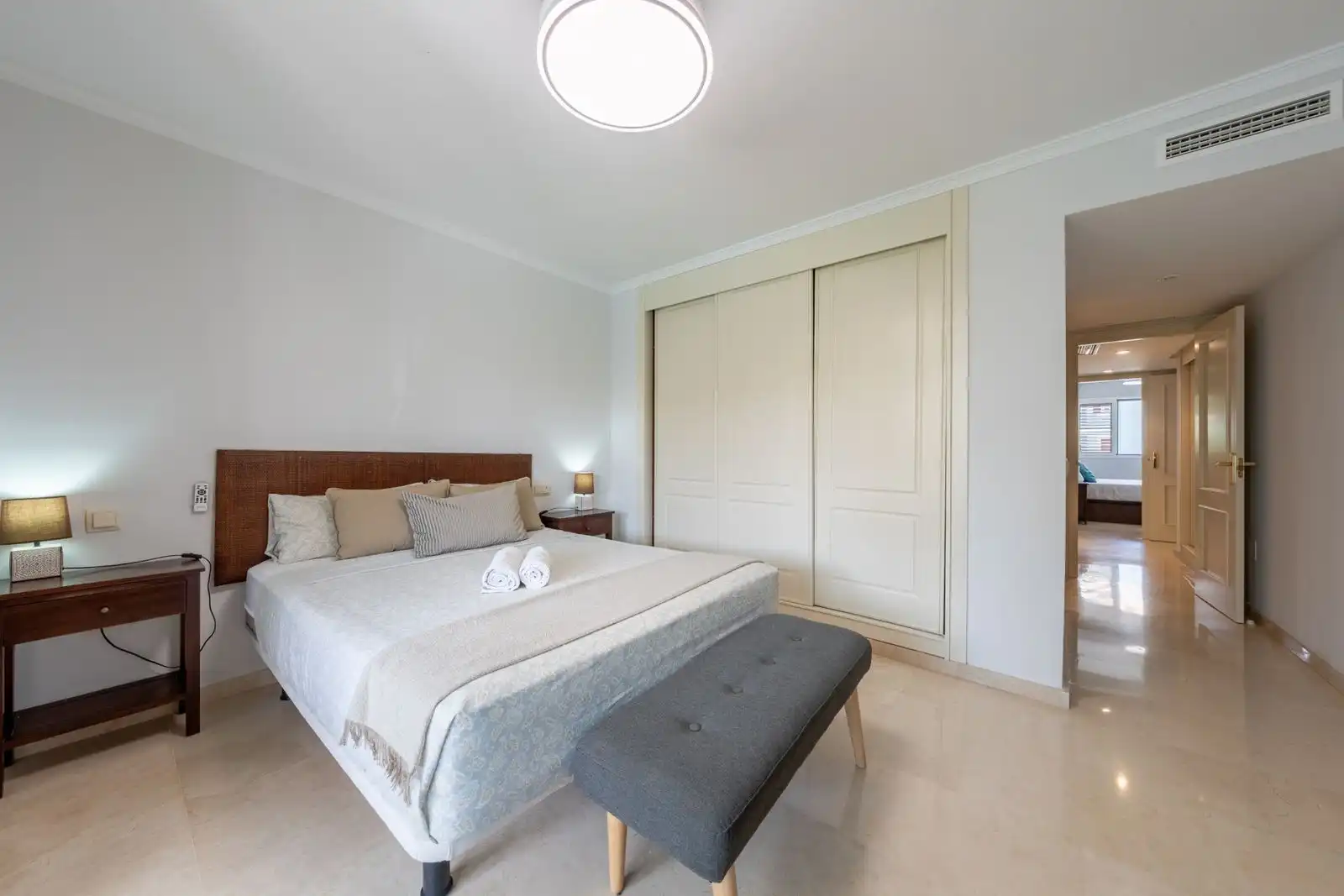 Dormitori de Pis en venda en Sotogrande amb Aire condicionat, Terrassa i Traster