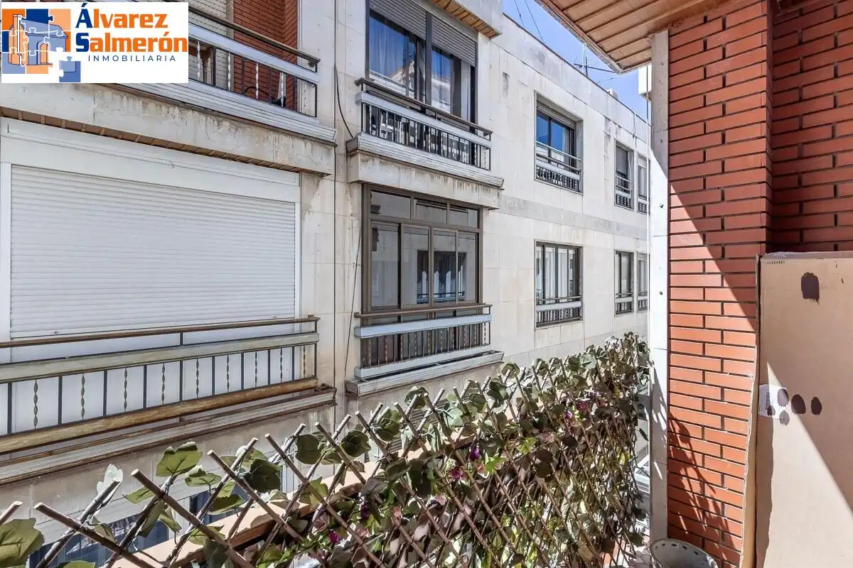 Exterior view of Flat for sale in Granada  with Terrace and Balcony
