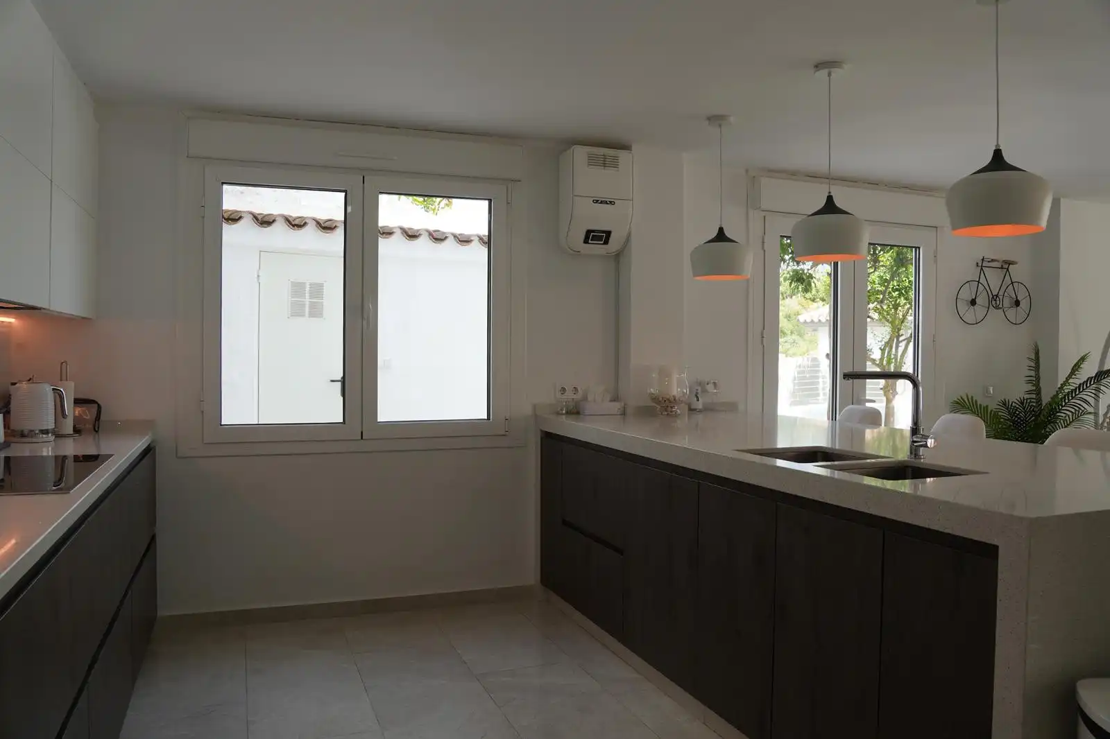 Cuina de Casa o xalet de lloguer en Marbella amb Jardí privat, Terrassa i Piscina