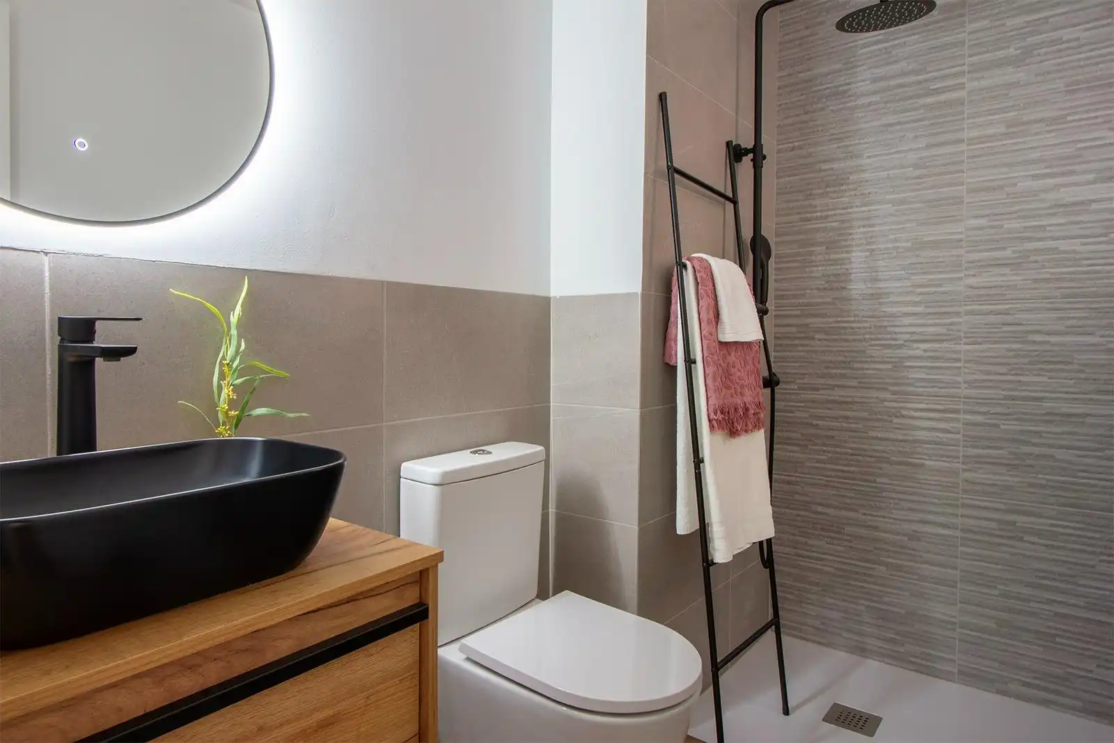 Bathroom of Flat for sale in Sabadell