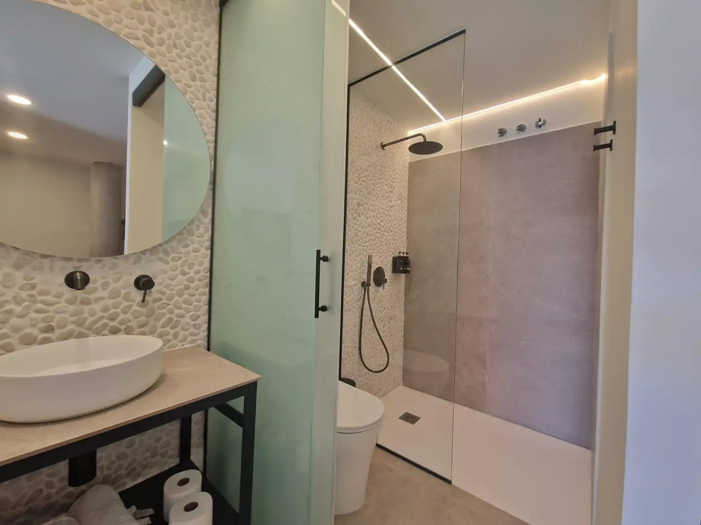 Baño de Planta baja en venta en Bormujos con Aire acondicionado y Amueblado