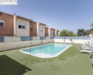 Swimming pool of Single-family semi-detached for sale in  Granada Capital  with Air Conditioner, Terrace and Balcony