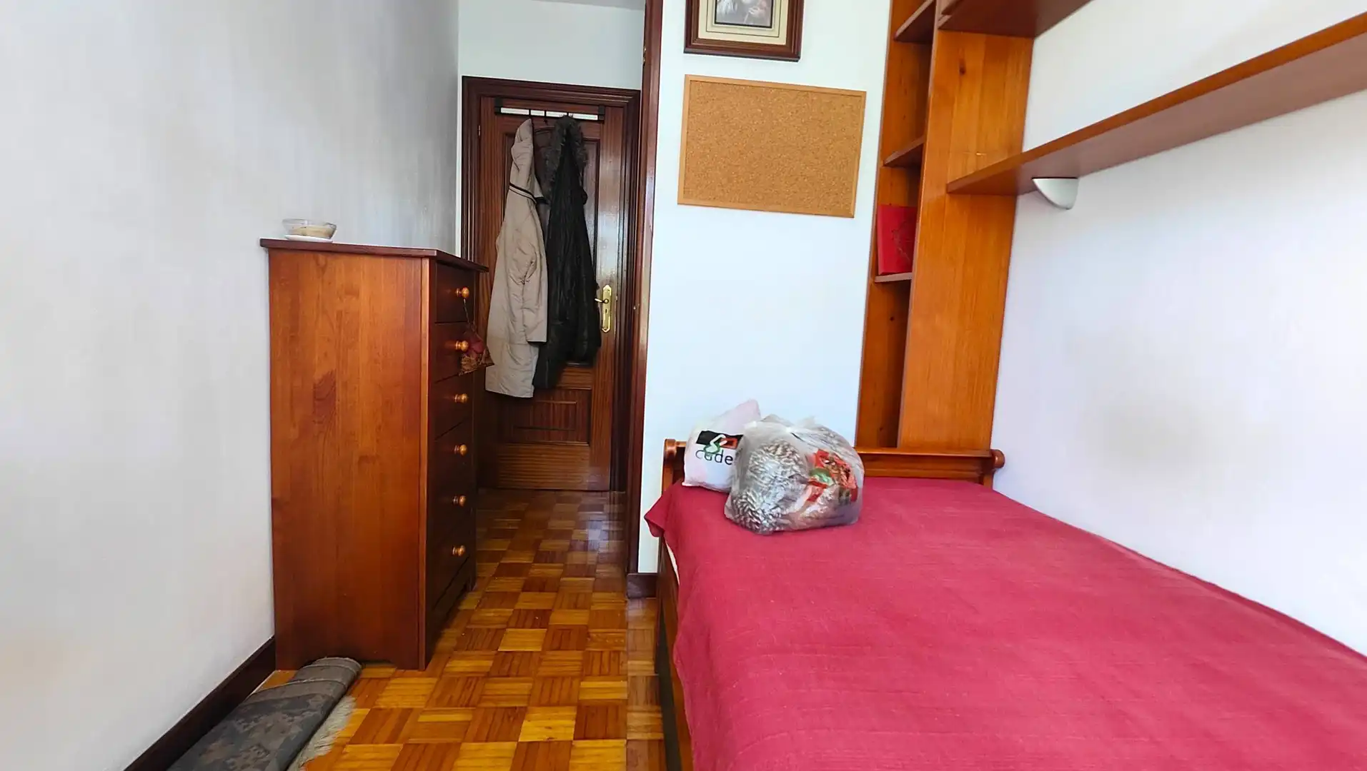 Habitación de Piso en venta en Santiago de Compostela  con Calefacción, Trastero y Amueblado