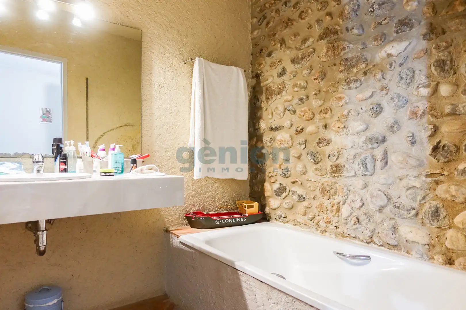 Baño de Finca rústica en venta en Sant Miquel de Fluvià con Aire acondicionado, Calefacción y Jardín privado