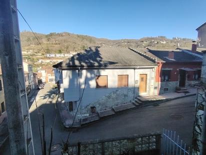 Vista exterior de Casa adosada en venda en Mieres (Asturias) amb Calefacció i Moblat