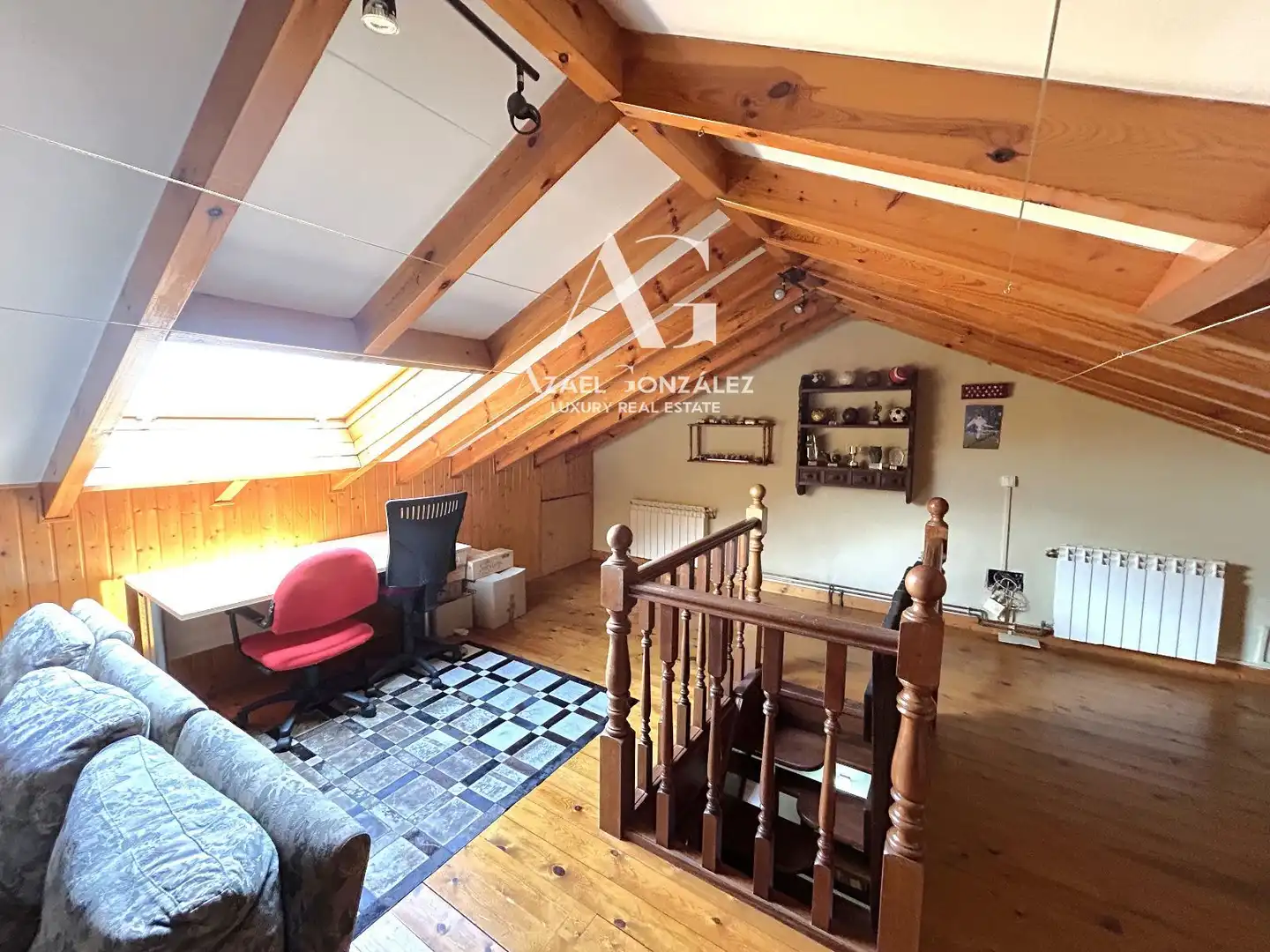 Habitación de Casa adosada en venta en Cabezón de la Sal con Calefacción, Jardín privado y Terraza