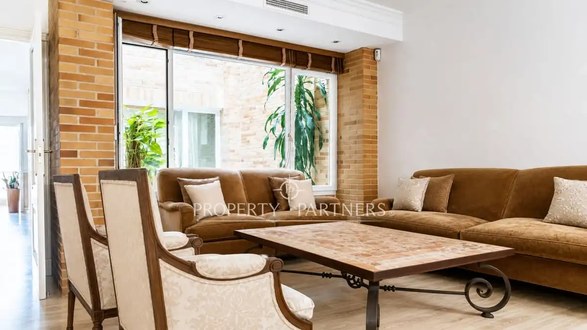 Sala de estar de Casa adosada en venta en Madrid con Aire acondicionado, Calefacción y Jardín privado