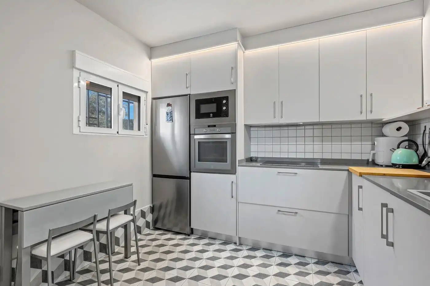 Cuina de Casa o xalet en venda en Elche / Elx amb Jardí privat, Terrassa i Piscina