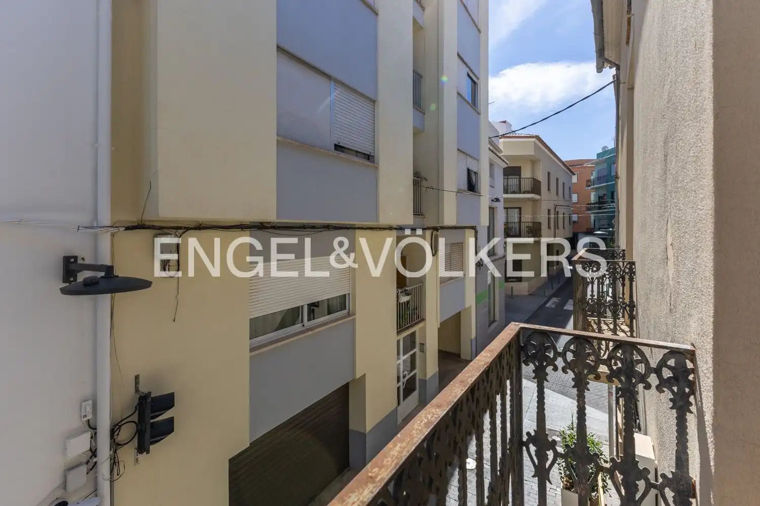 Vista exterior de Casa adosada en venda en Pego amb Calefacció i Terrassa