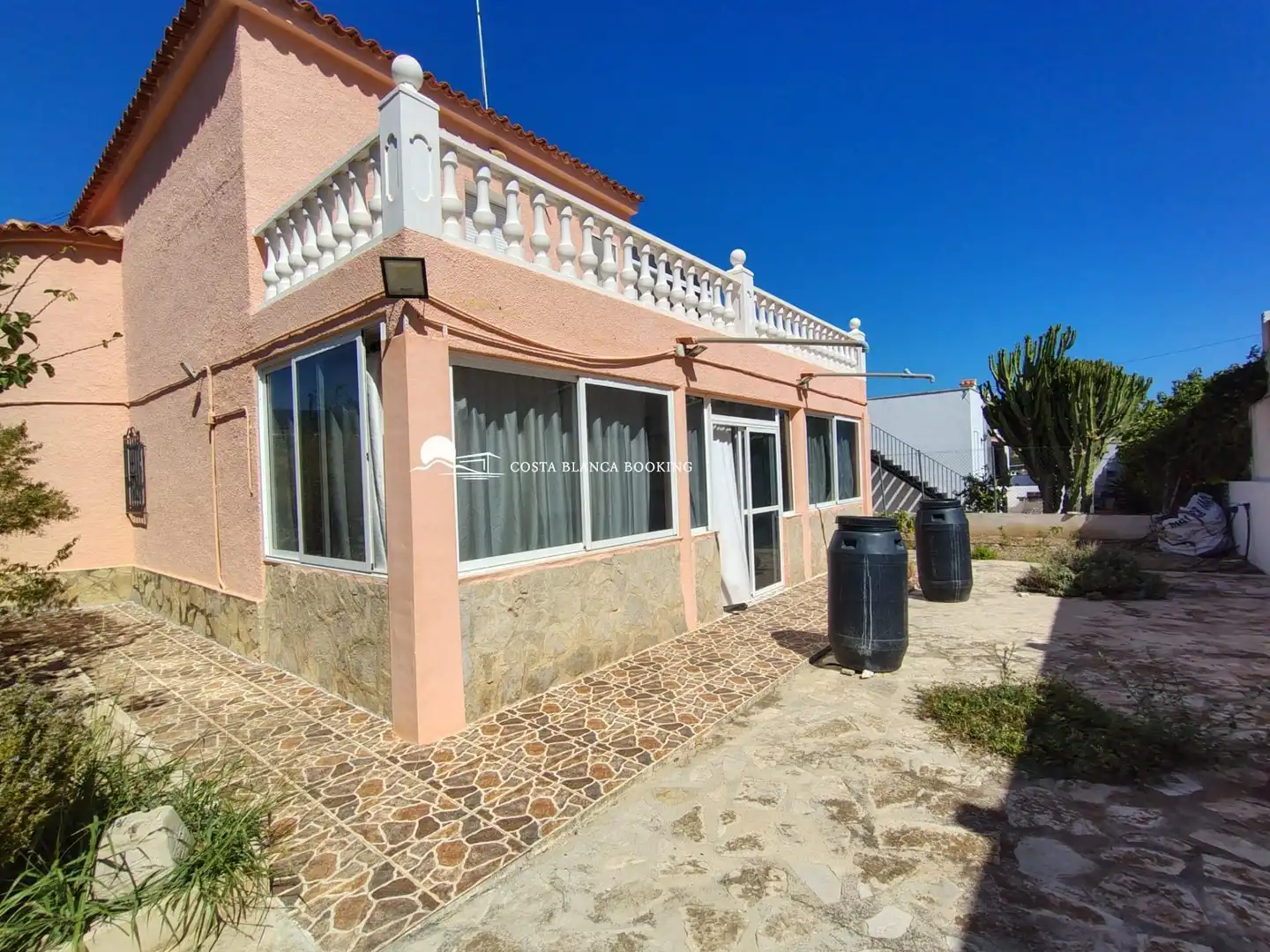 Vista exterior de Casa o chalet en venta en L'Alfàs del Pi con Aire acondicionado, Jardín privado y Terraza