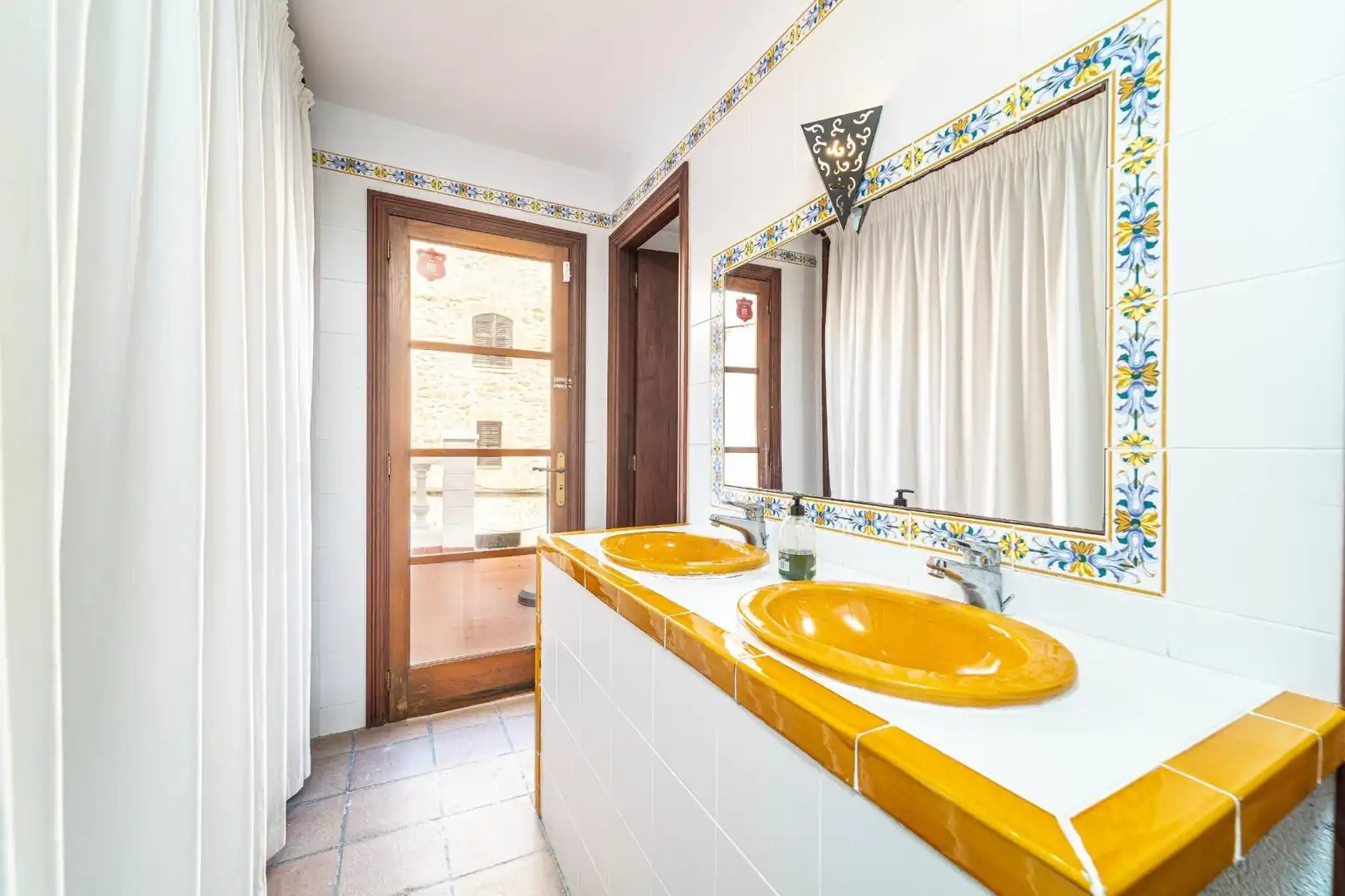 Baño de Local en venta en Capdepera con Calefacción, Terraza y Amueblado