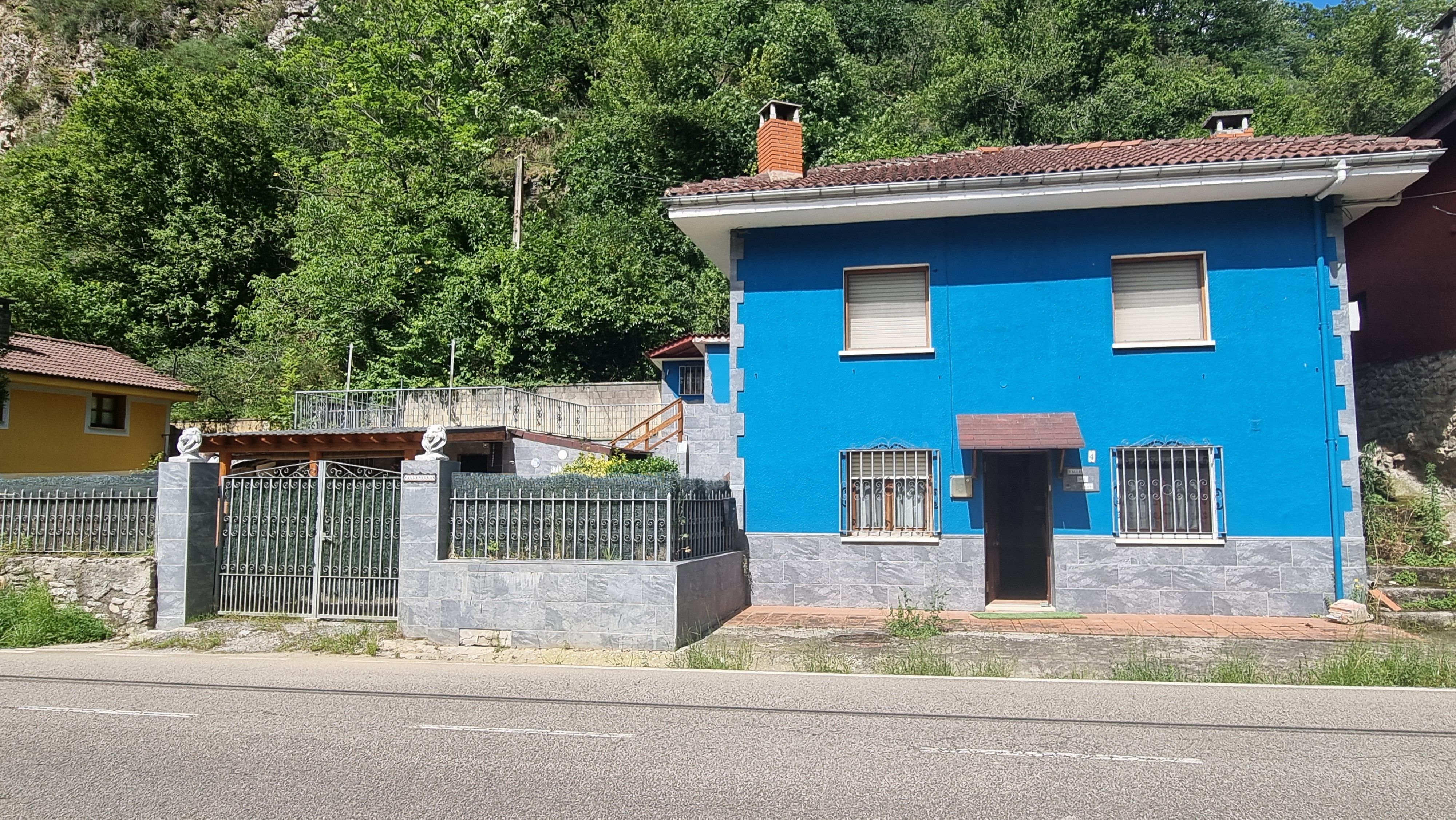 Vista exterior de Casa o xalet en venda en Amieva amb Calefacció, Jardí privat i Terrassa