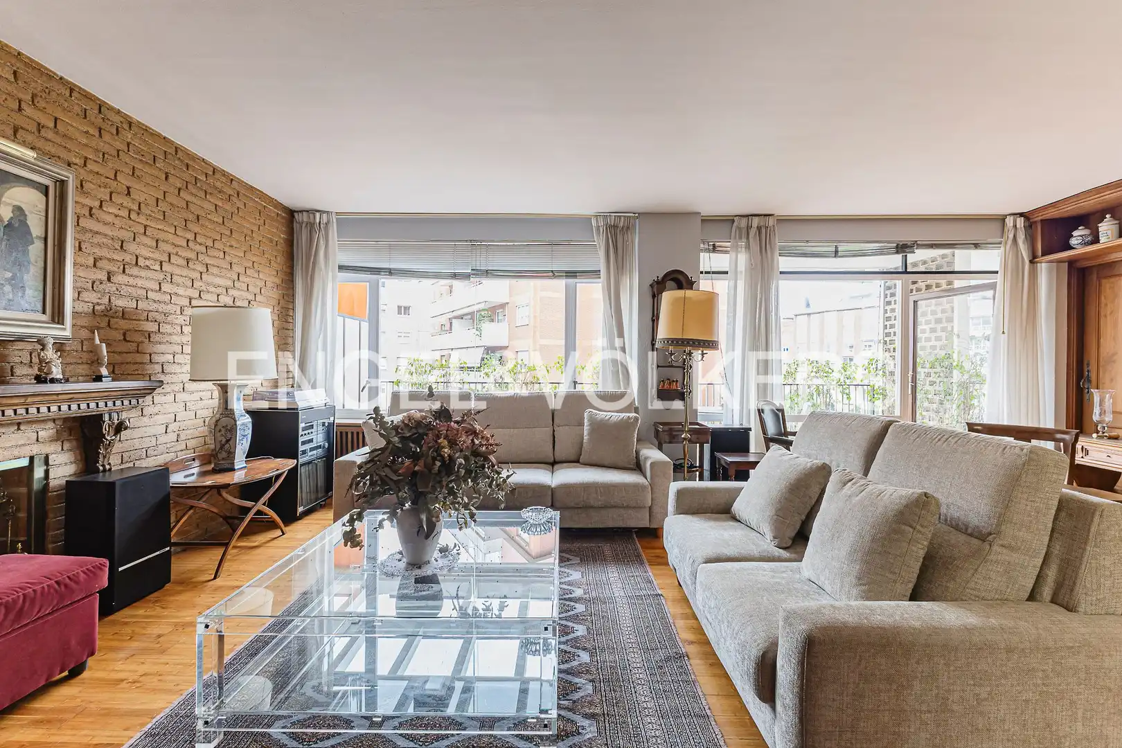 Sala d'estar de Pis en venda en Barcelona amb Aire condicionat, Calefacció i Parquet