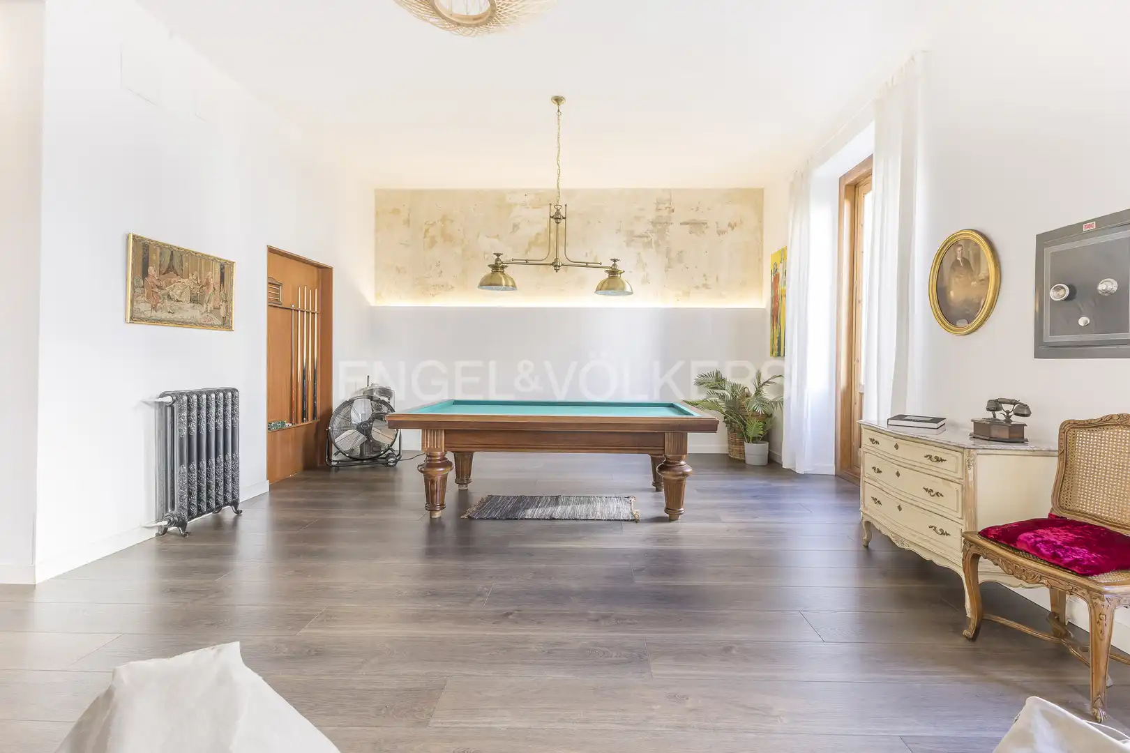 Living room of Flat for sale in Madrid  with Air Conditioner, Heating and Furnished