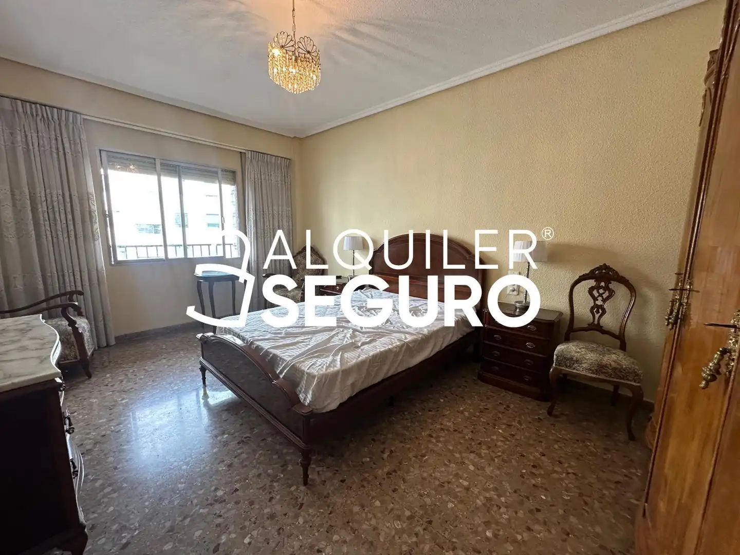 Habitación de Piso de alquiler en Valencia con Aire acondicionado y Amueblado