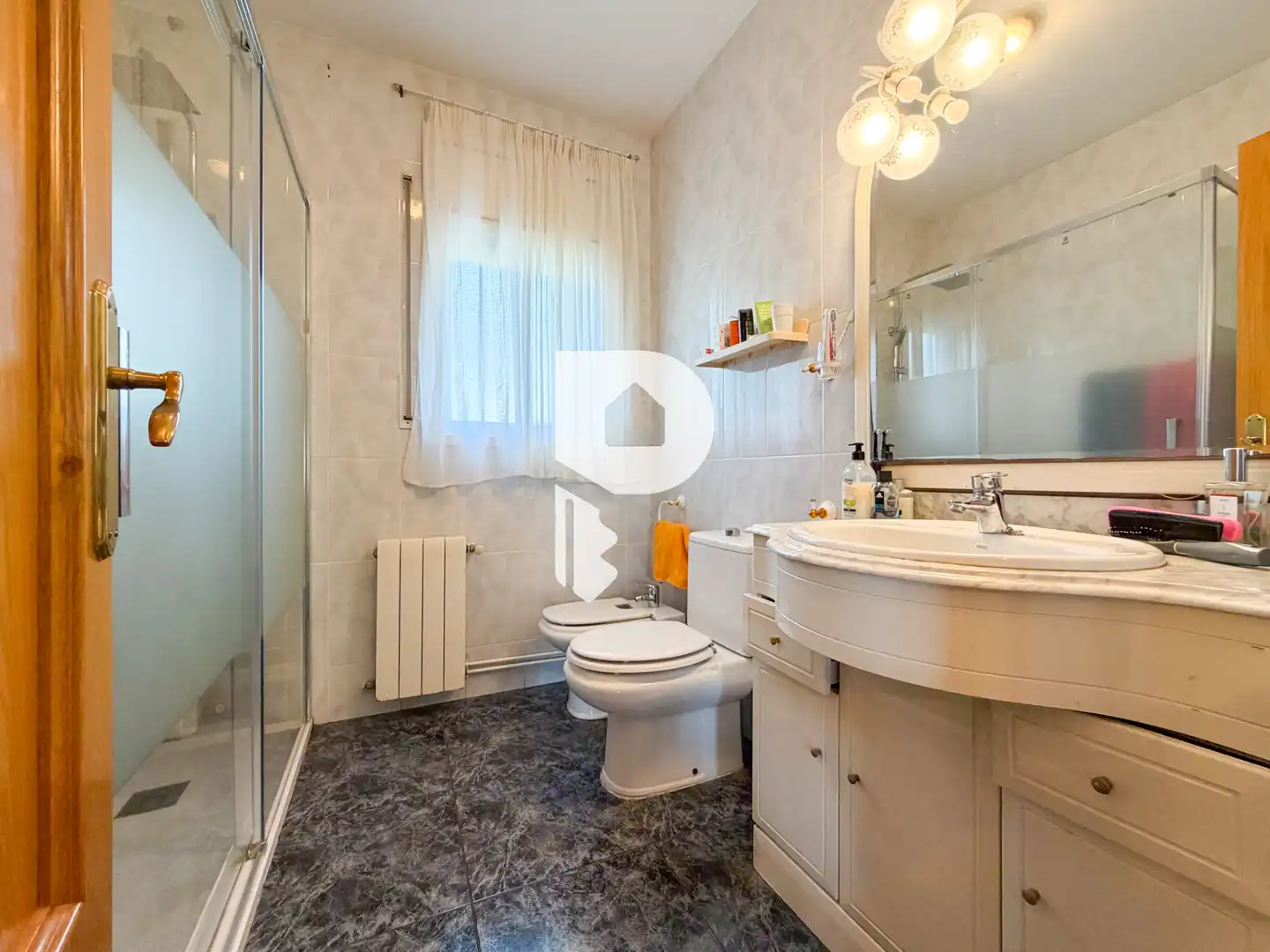 Badezimmer von Haus oder Chalet zum Verkauf in Sant Vicenç Dels Horts mit Klimaanlage, Heizung und Privatgarten