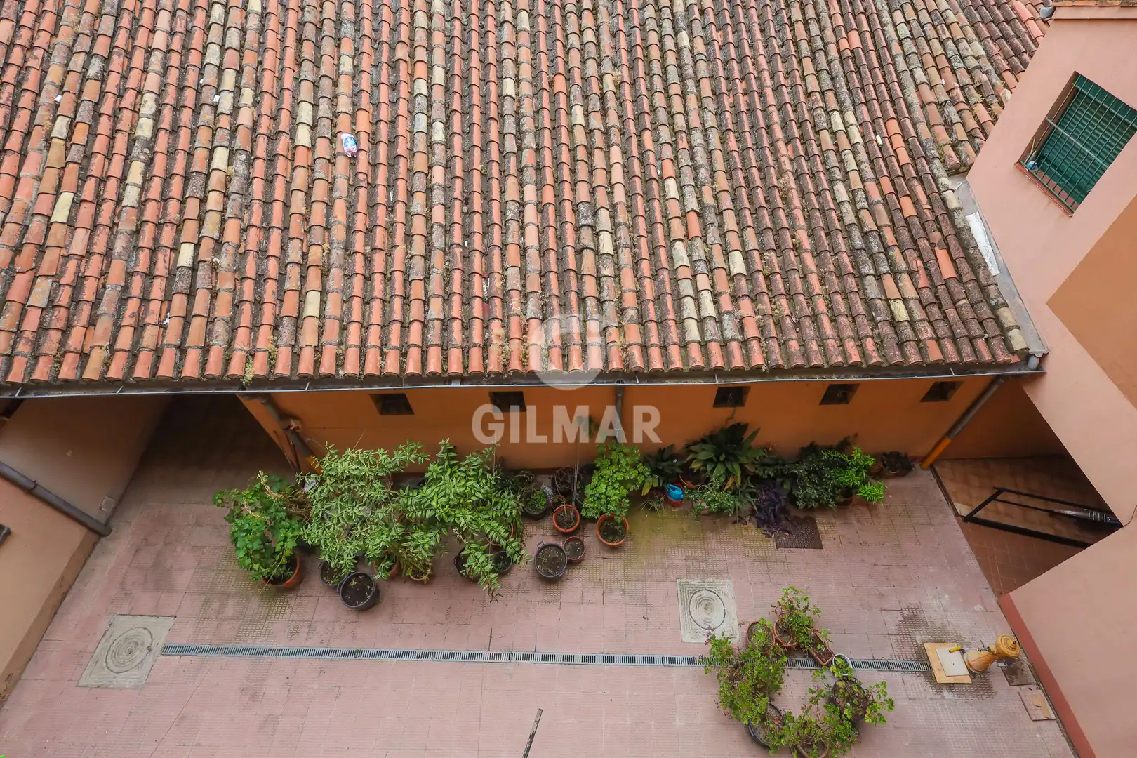 Vista exterior de Piso en venta en Madrid con Calefacción