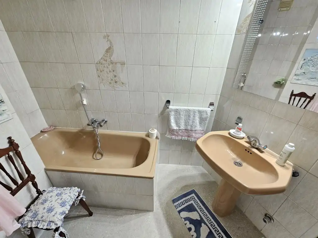 Bathroom of Flat for sale in Avilés